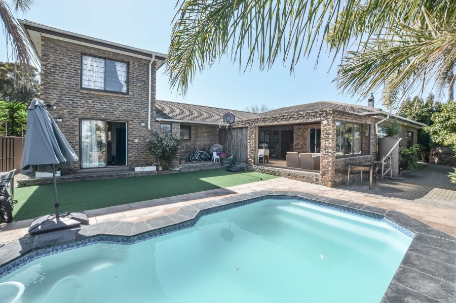 6 Bedroom Property for Sale in De Tijger Western Cape